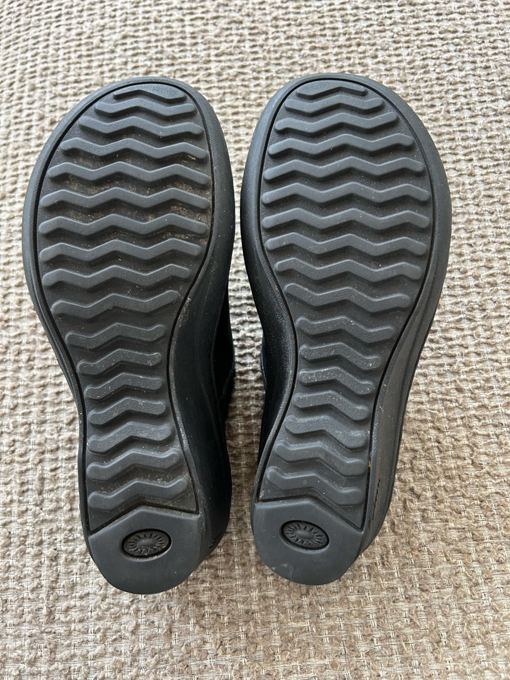 UGG Black Suede Wedge Clogs. With Fleece Lining, Knit-Cuffs, and 2.5” heal. Sz 9 - Picture 6 of 7